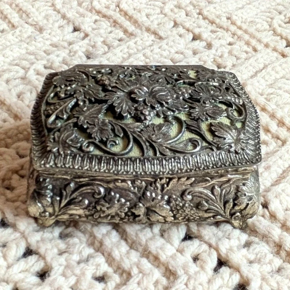Vintage Holiday Imports Silverplate Trinket Box Grapevine Filigree Japan Green